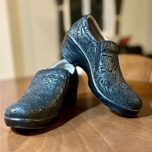 EU 38 Black Wedge Heel